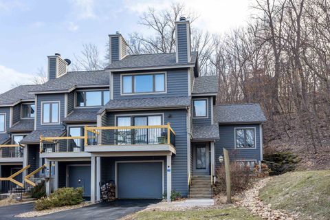 Townhouse For Sale - 324 Territory Drive<br/> GALENA, IL 61036