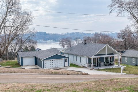 Homes For Sale - 3215 Garfield Street<br/> CLINTON, IA 52732