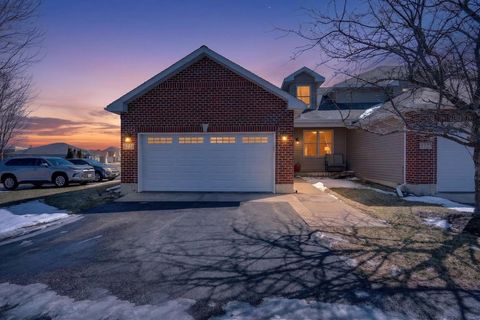 Townhouse For Sale - 3721 Green Tree Lane<br/> DEKALB, IL 60115