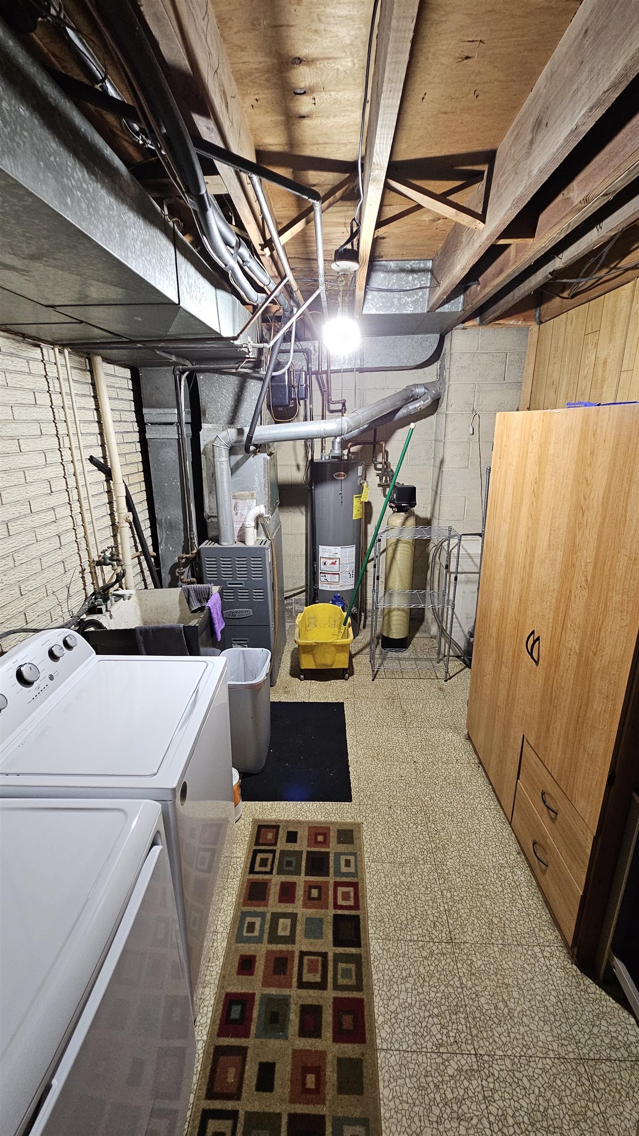 Rockford, Illinois 61107, United States, 4 Bedrooms Bedrooms, ,4 BathroomsBathrooms,Residential,Pending,60992