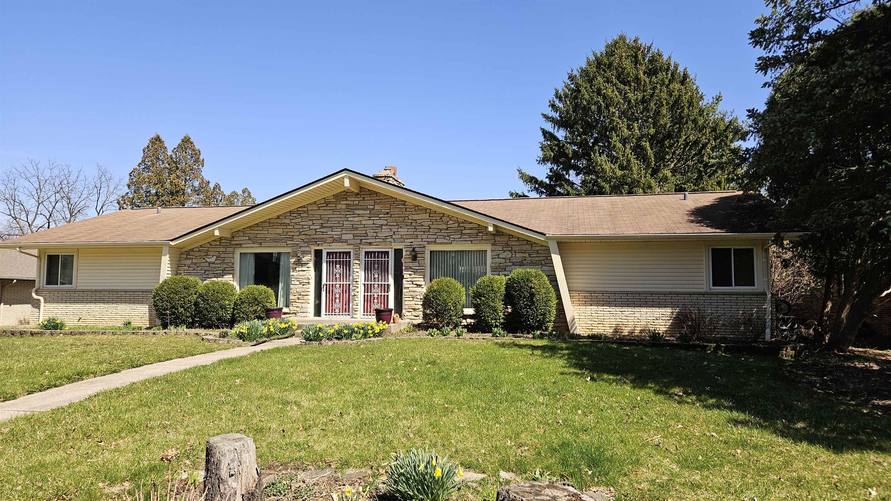 Rockford, Illinois 61107, United States, 4 Bedrooms Bedrooms, ,4 BathroomsBathrooms,Residential,Pending,60992