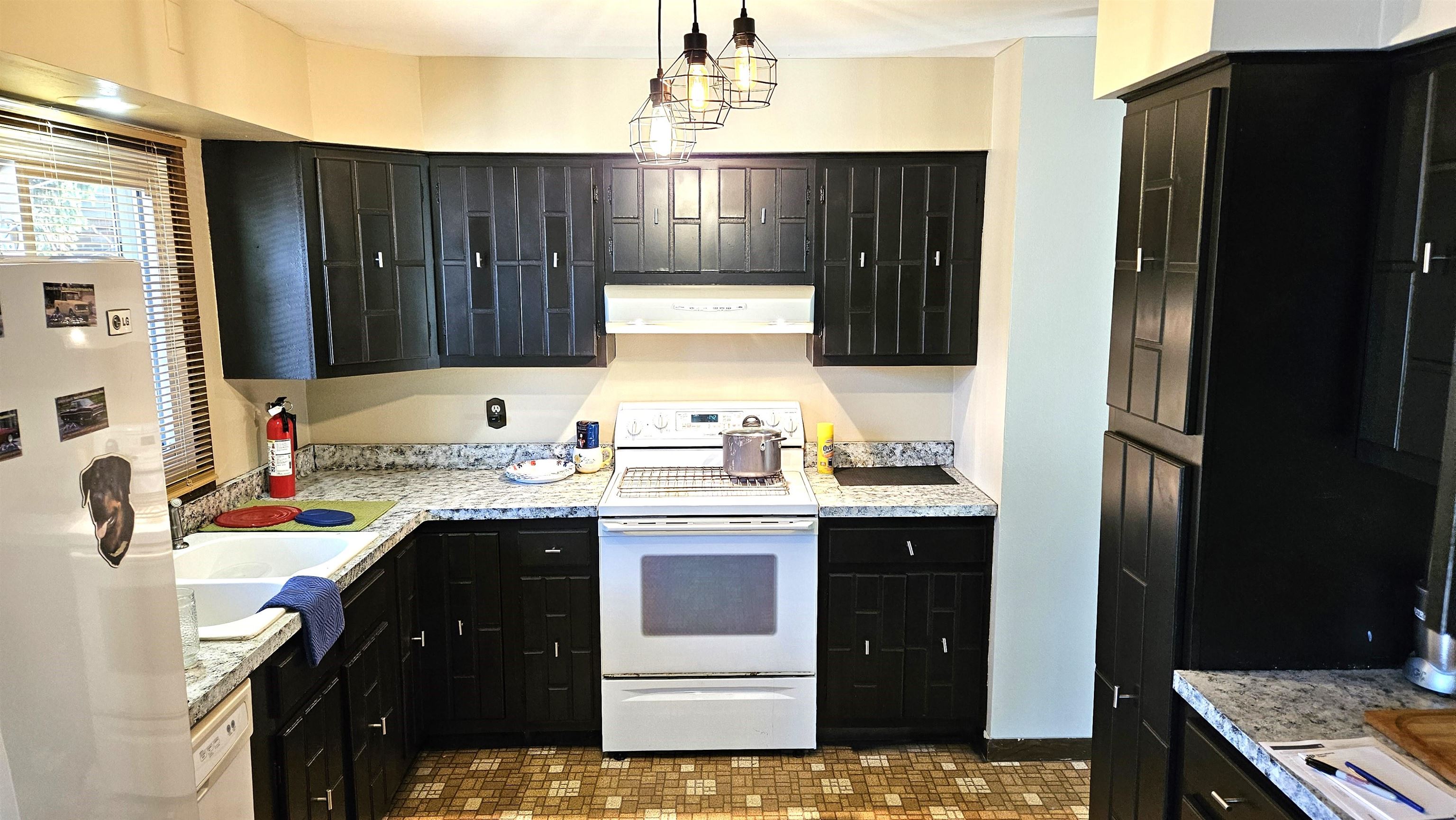 Rockford, Illinois 61107, United States, 4 Bedrooms Bedrooms, ,4 BathroomsBathrooms,Residential,Pending,60992