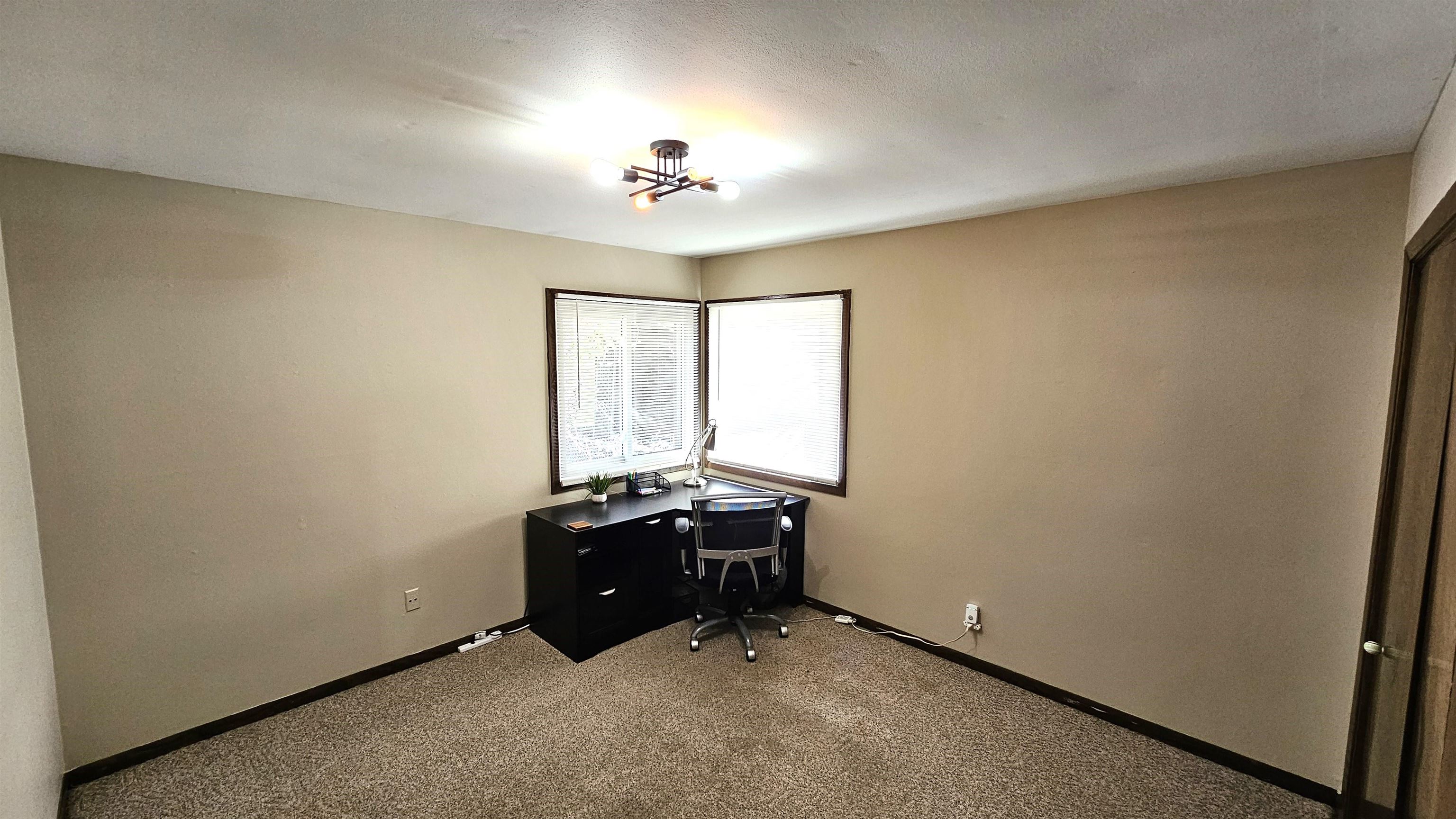 Rockford, Illinois 61107, United States, 4 Bedrooms Bedrooms, ,4 BathroomsBathrooms,Residential,Pending,60992