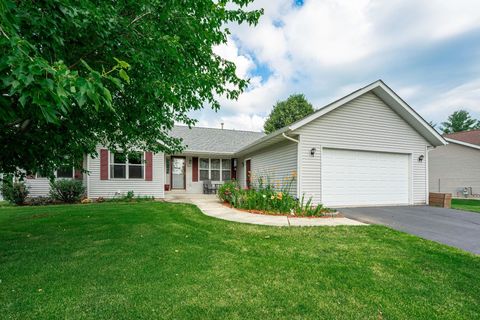 Homes For Sale - 211 Carson Drive<br/> Boone County, POPLAR GROVE, IL 61065