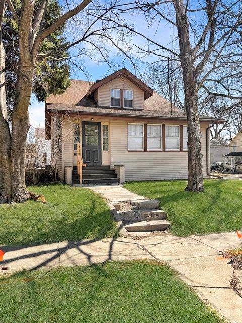 Homes For Sale - 405 N Apple Avenue<br/> FREEPORT, IL 61032