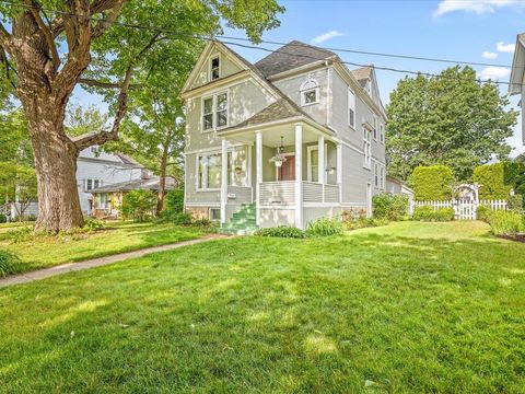 Homes For Sale - 1810 Oxford Street<br/> ROCKFORD, IL 61103