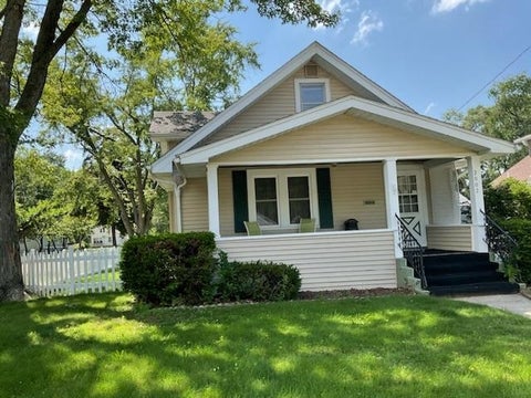 Homes For Sale - 2002 Ridge Avenue<br/> ROCKFORD, IL 61103