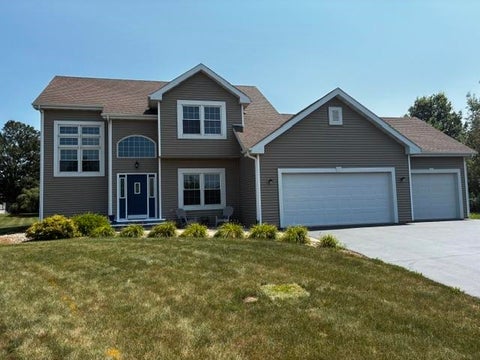 Homes For Sale - 510 Zierke Court<br/> WINNEBAGO, IL 61088
