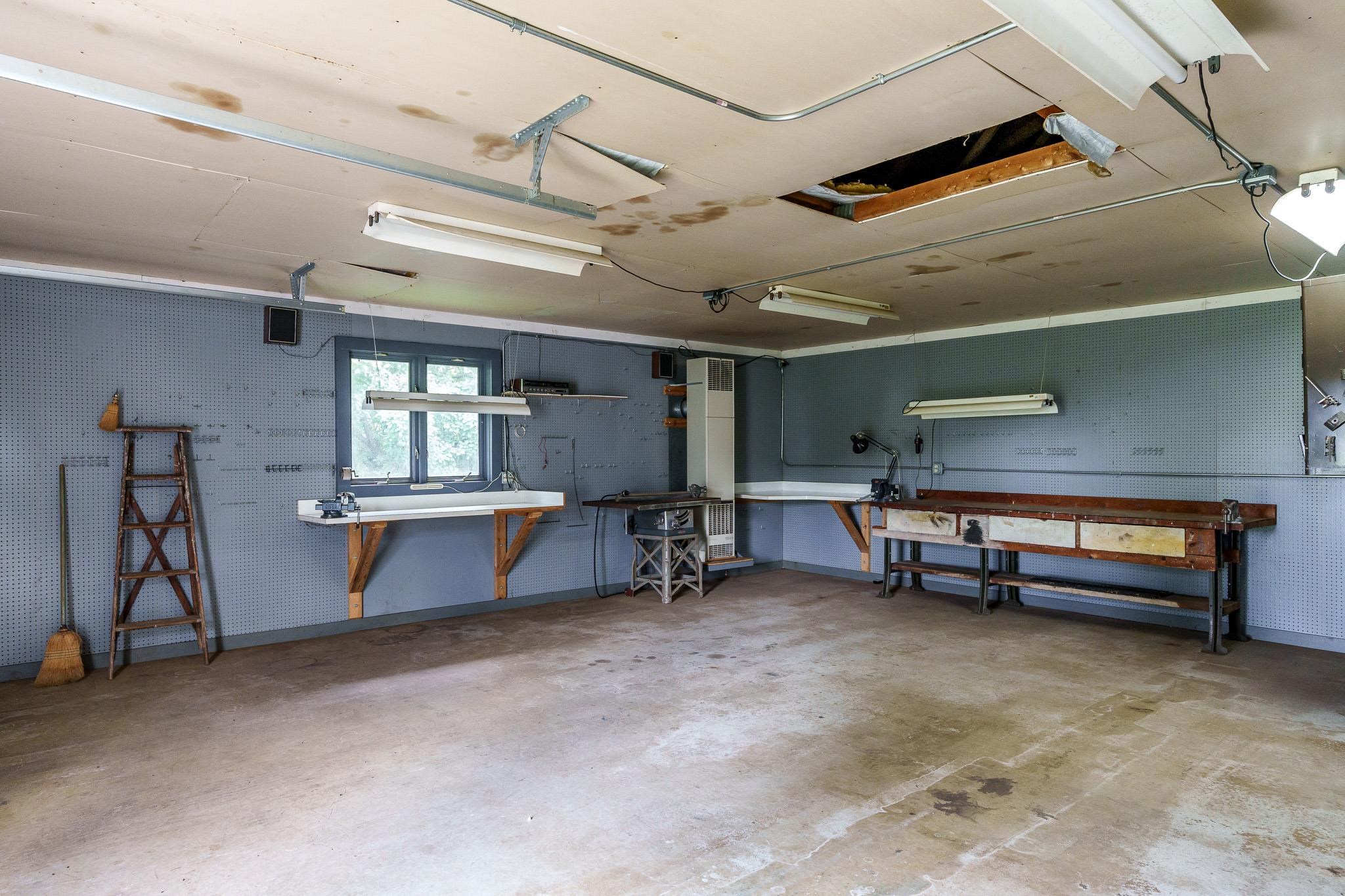 Rockford, Illinois 61107, United States, 4 Bedrooms Bedrooms, ,3 BathroomsBathrooms,Residential,Pending,51348