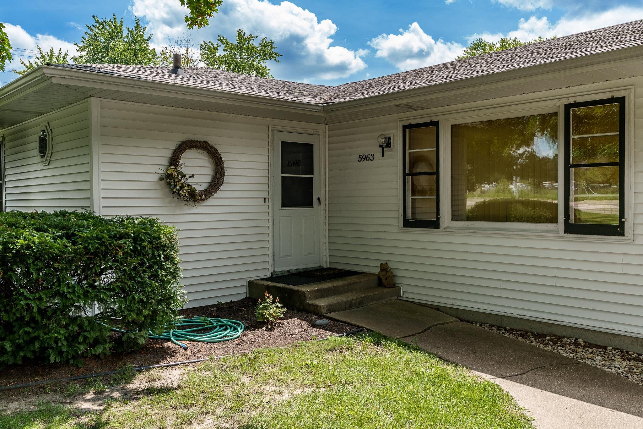 Rockford, Illinois 61107, United States, 4 Bedrooms Bedrooms, ,3 BathroomsBathrooms,Residential,Pending,51348