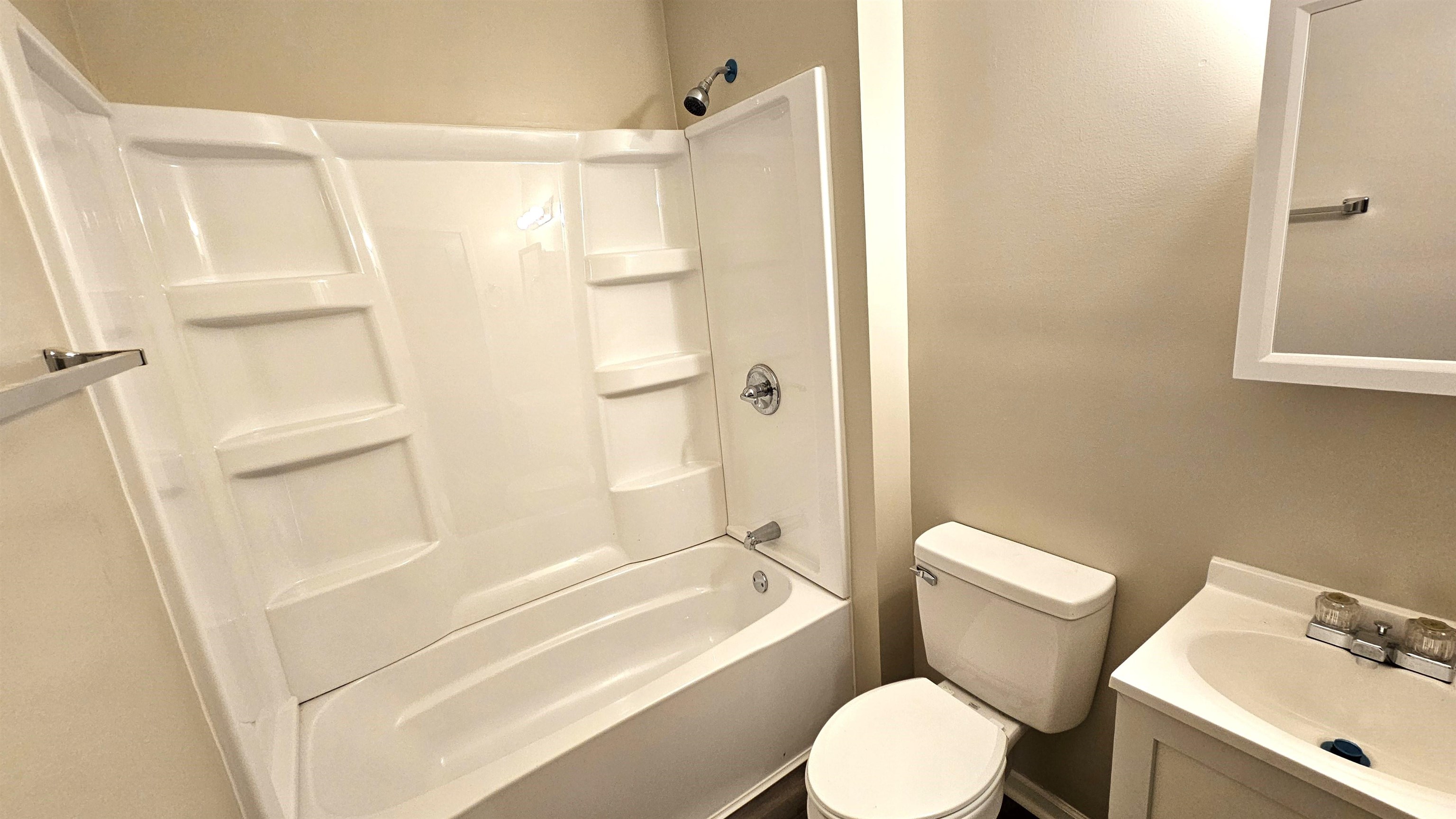 Rockford, Illinois 61103, United States, 3 Bedrooms Bedrooms, ,1 BathroomBathrooms,Residential,Pending,49759