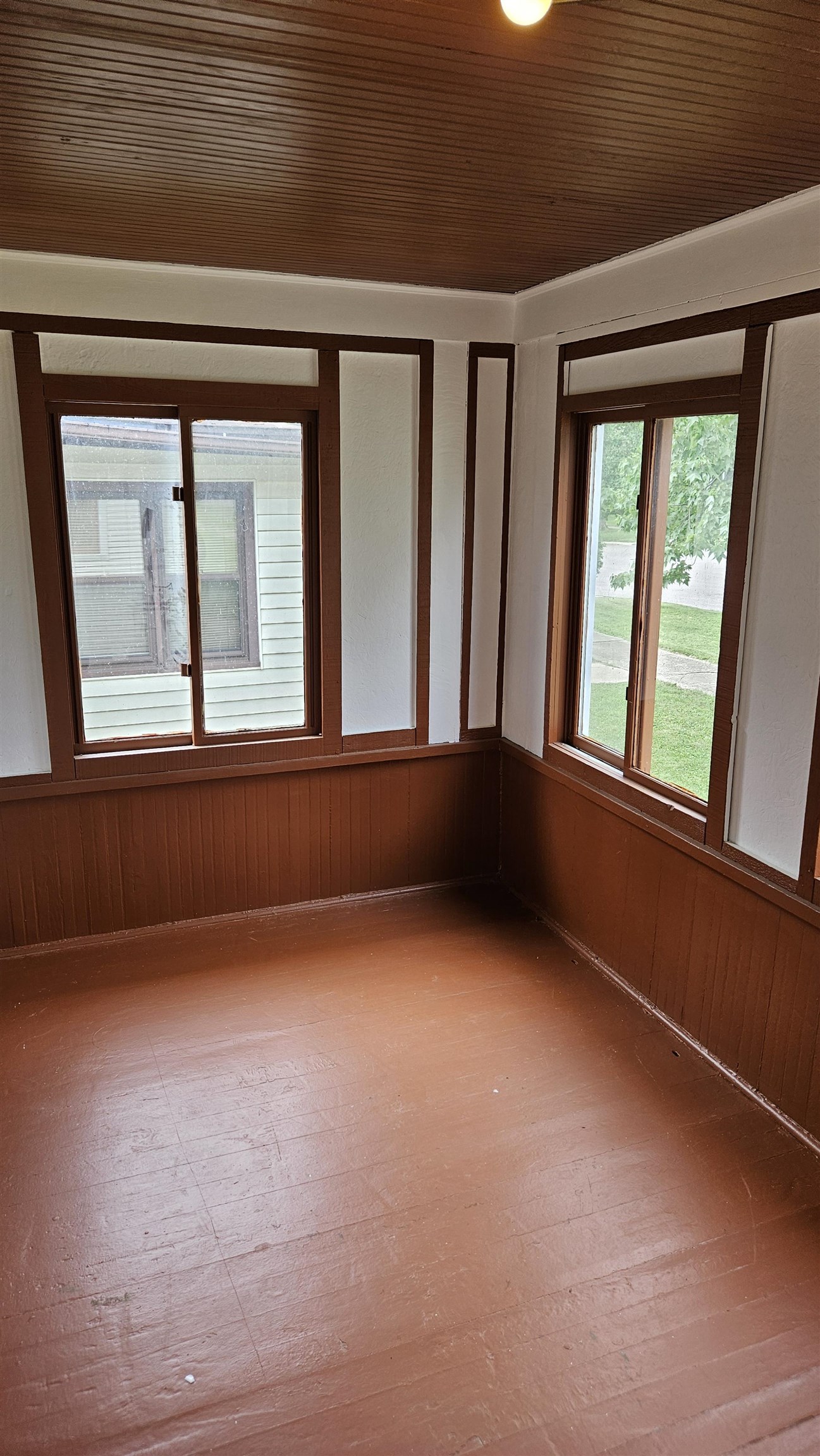 Rockford, Illinois 61103, United States, 3 Bedrooms Bedrooms, ,1 BathroomBathrooms,Residential,Pending,49759