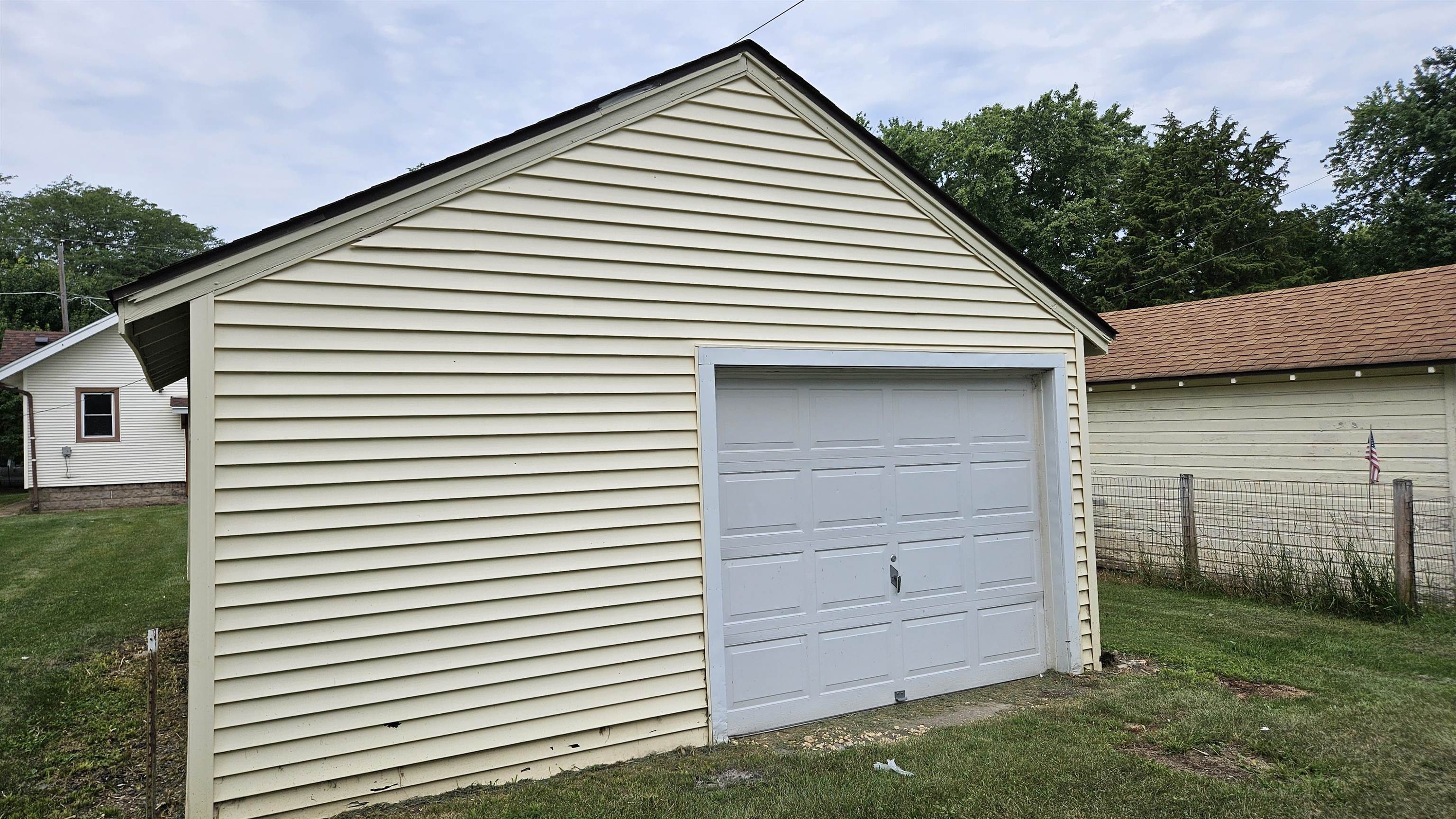 Rockford, Illinois 61103, United States, 3 Bedrooms Bedrooms, ,1 BathroomBathrooms,Residential,Pending,49759