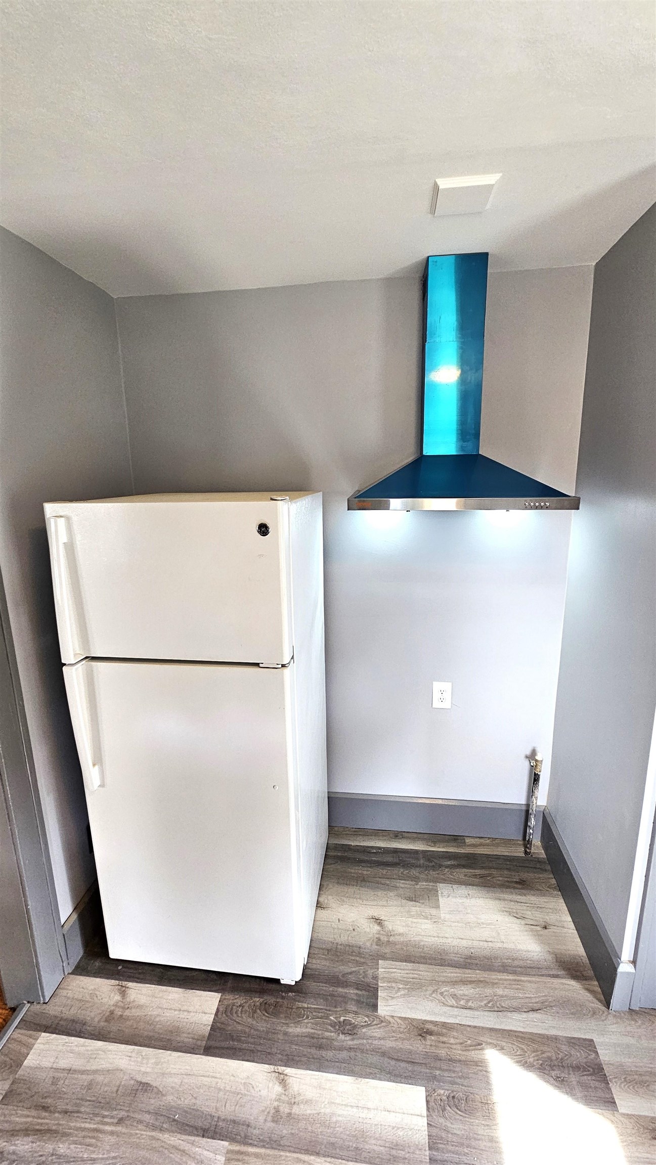 Rockford, Illinois 61103, United States, 3 Bedrooms Bedrooms, ,1 BathroomBathrooms,Residential,Pending,49759