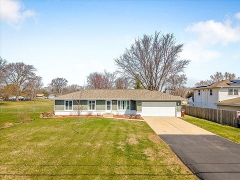 Homes For Sale - 590 Brentwood Road<br/> MACHESNEY PARK, IL 61115