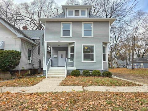 Homes For Sale - 1030 N Winnebago St<br/> ROCKFORD, IL 61103