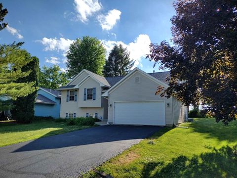 Homes For Sale - 152 NW Columbia Street<br/> POPLAR GROVE, IL 61065