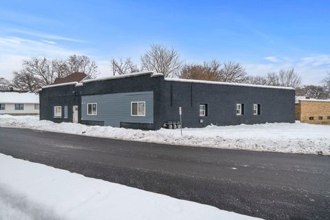 Multifamily For Sale - 909-911 Ridge Avenue<br/> Winnebago County, ROCKFORD, IL 61103