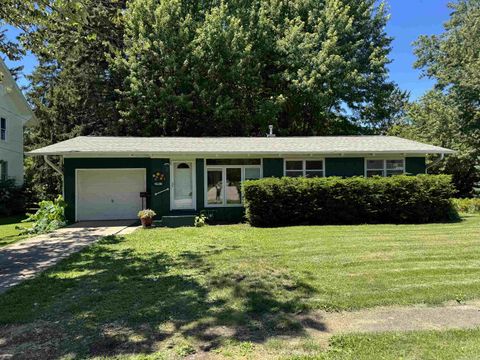 Homes For Sale - 2 S Hannah Avenue<br/> Ogle County, MOUNT MORRIS, IL 61054