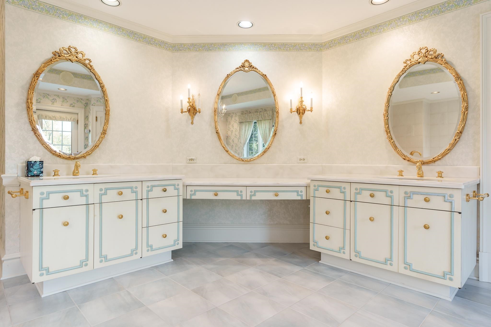 Rockford, Illinois 61107, United States, 4 Bedrooms Bedrooms, ,5 BathroomsBathrooms,Residential,Active,219731