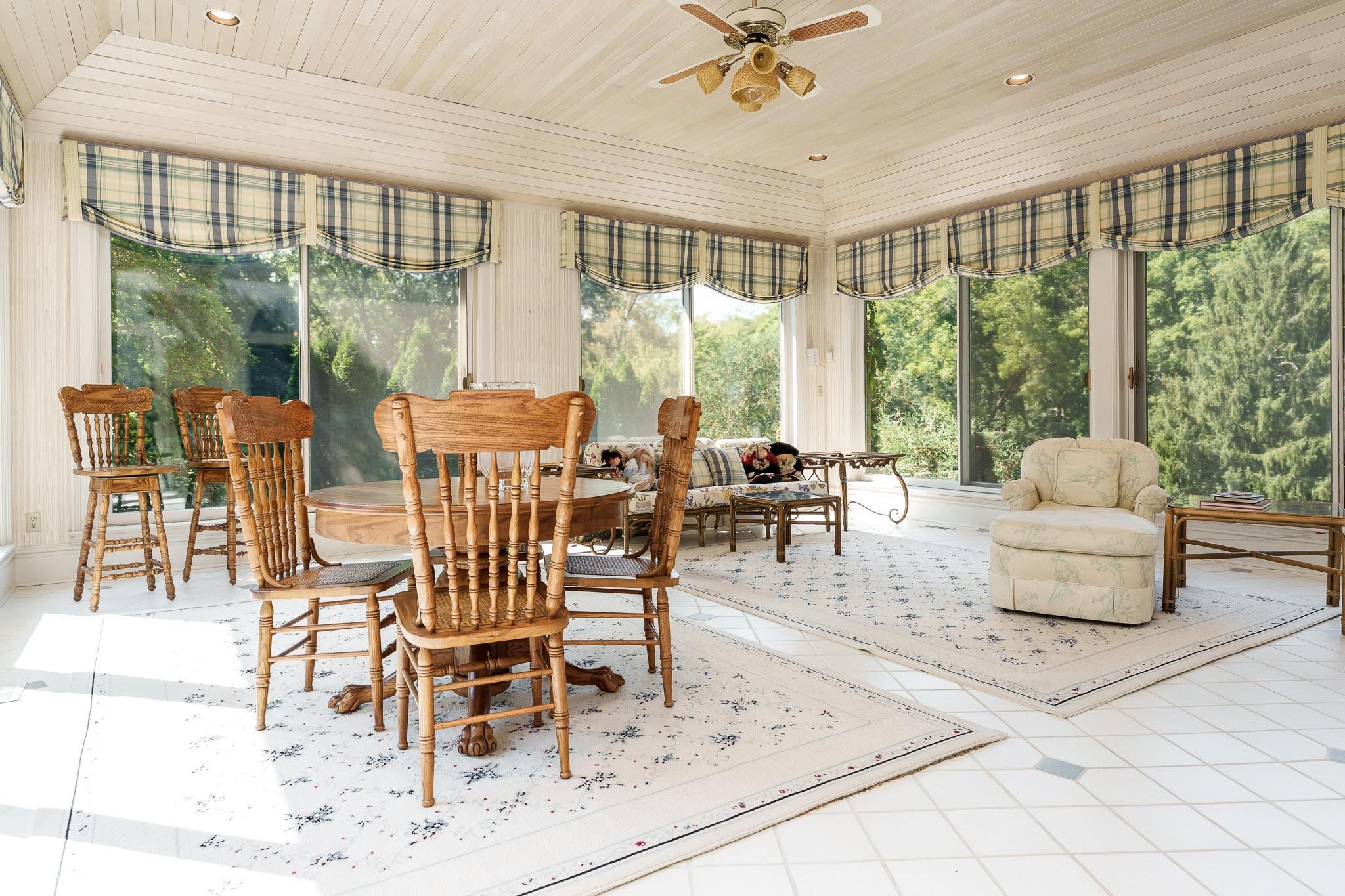 Rockford, Illinois 61107, United States, 4 Bedrooms Bedrooms, ,5 BathroomsBathrooms,Residential,Active,219731