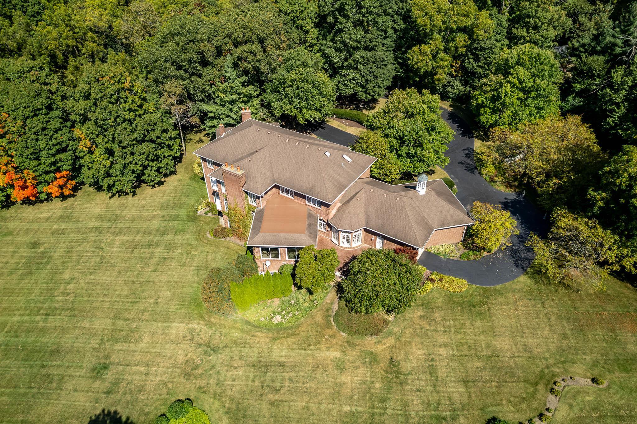 Rockford, Illinois 61107, United States, 4 Bedrooms Bedrooms, ,5 BathroomsBathrooms,Residential,Active,219731