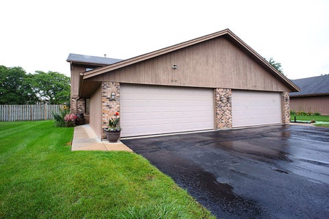 Townhouse For Sale - 7327 Colosseum Drive<br/> ROCKFORD, IL 61107