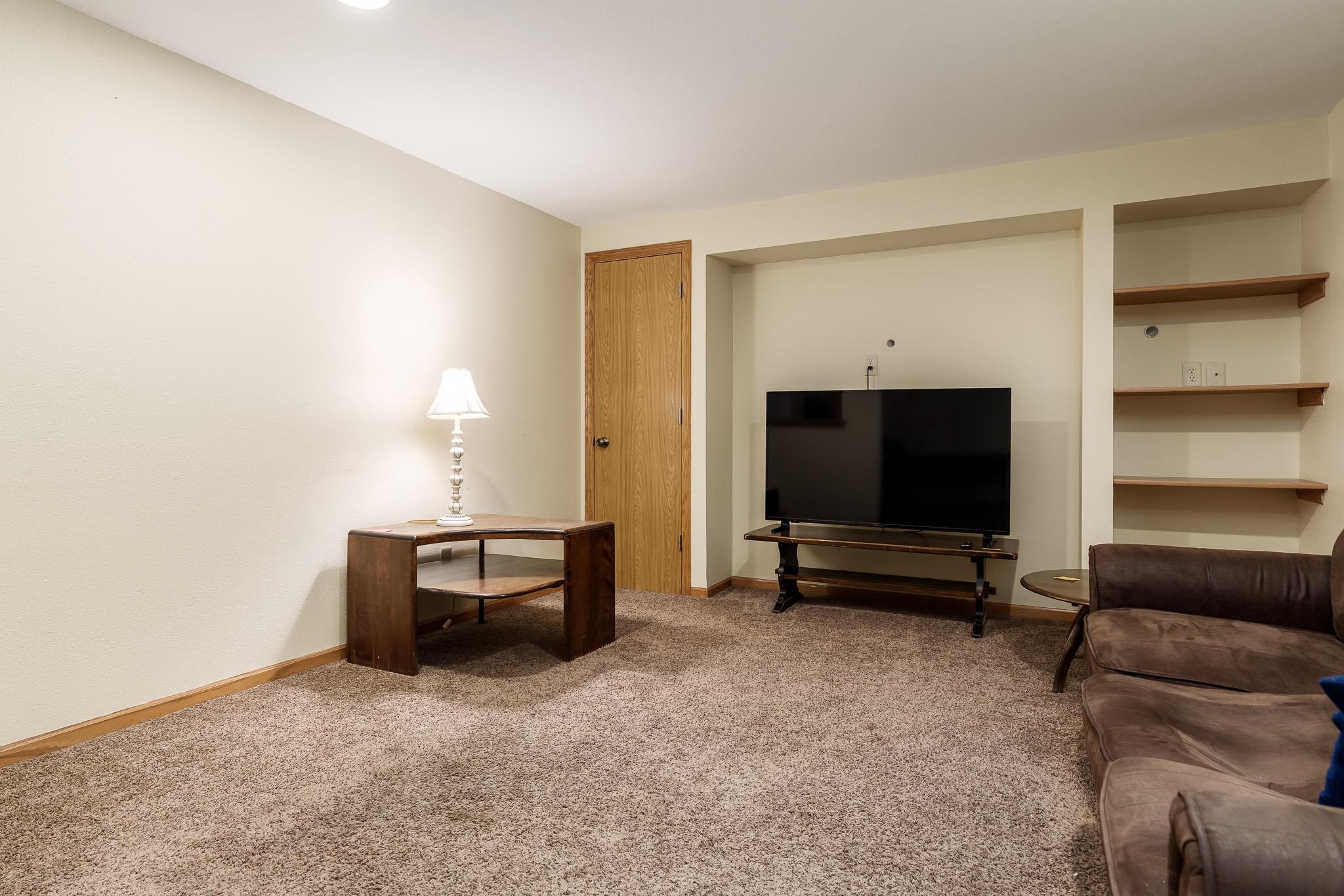 Loves Park, Illinois 61111, United States, 3 Bedrooms Bedrooms, ,3 BathroomsBathrooms,Residential,Pending,197592