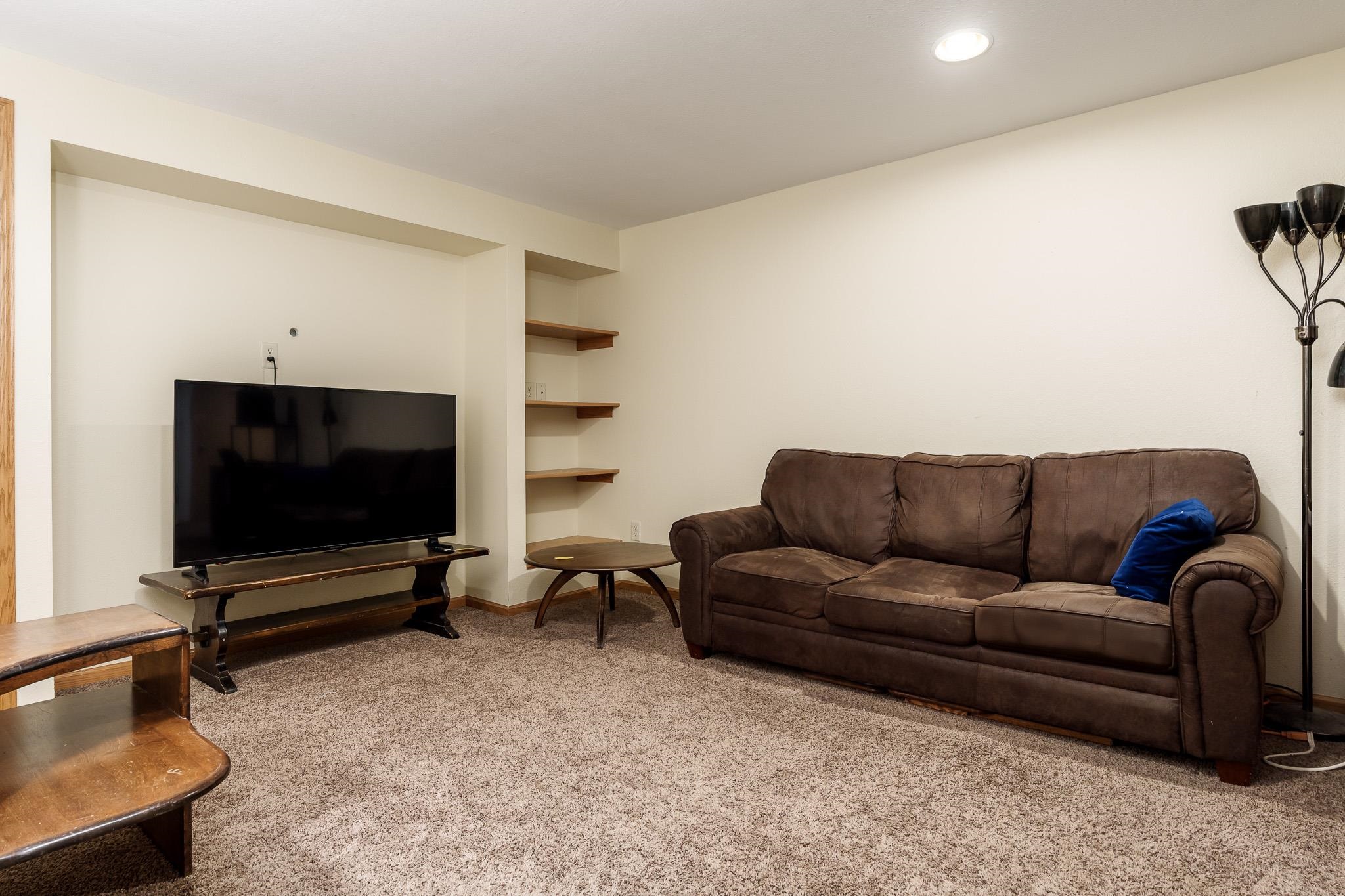 Loves Park, Illinois 61111, United States, 3 Bedrooms Bedrooms, ,3 BathroomsBathrooms,Residential,Pending,197592