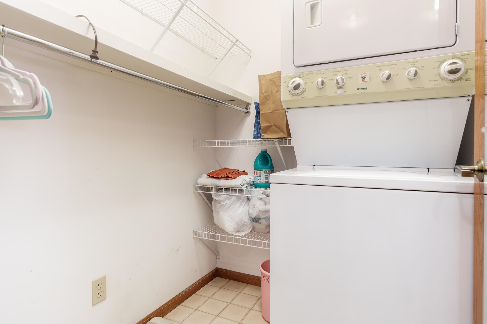 Loves Park, Illinois 61111, United States, 3 Bedrooms Bedrooms, ,3 BathroomsBathrooms,Residential,Pending,197592