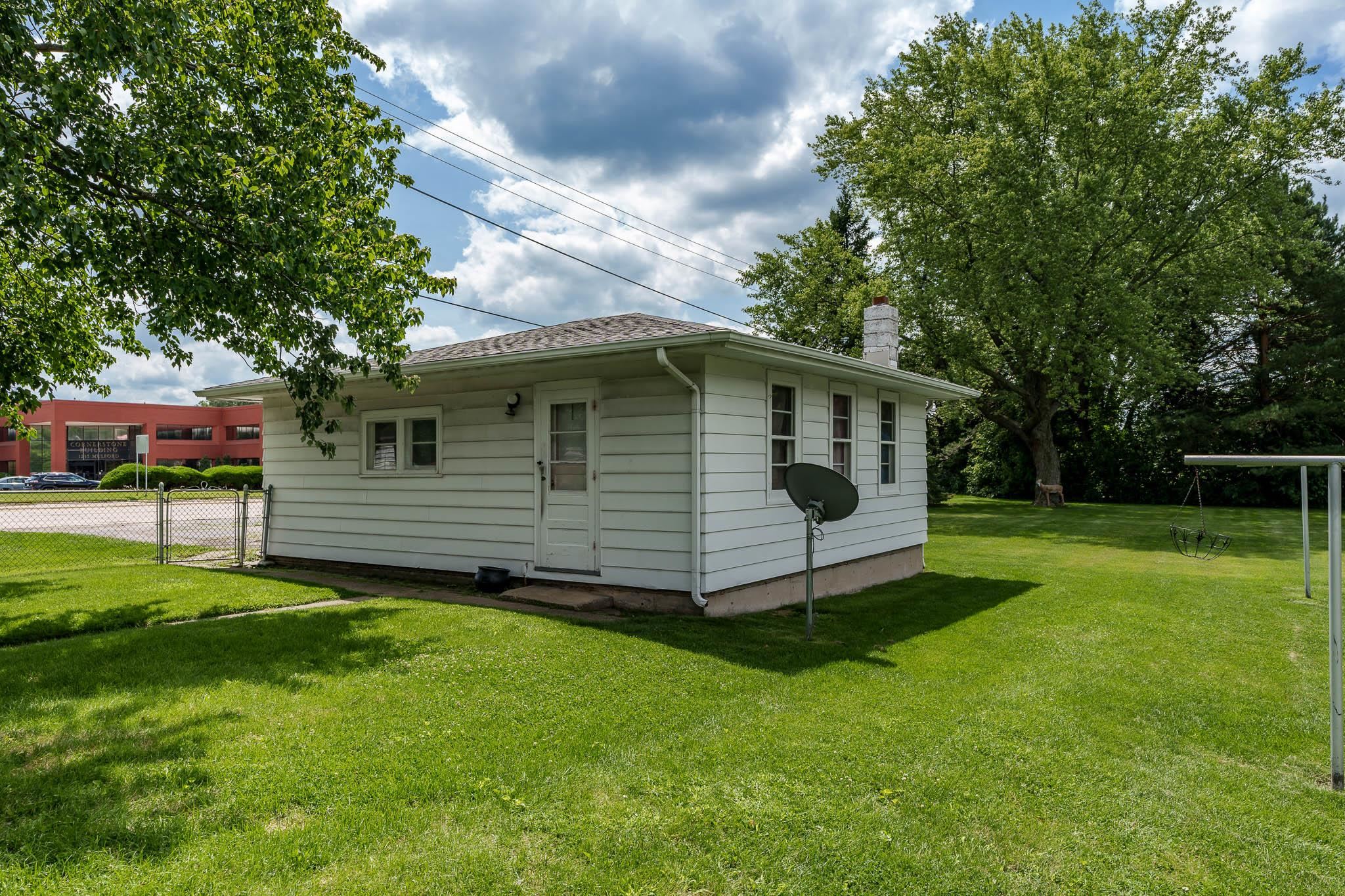 Rockford, Illinois 61107, United States, 2 Bedrooms Bedrooms, ,1 BathroomBathrooms,Residential,Pending,51344