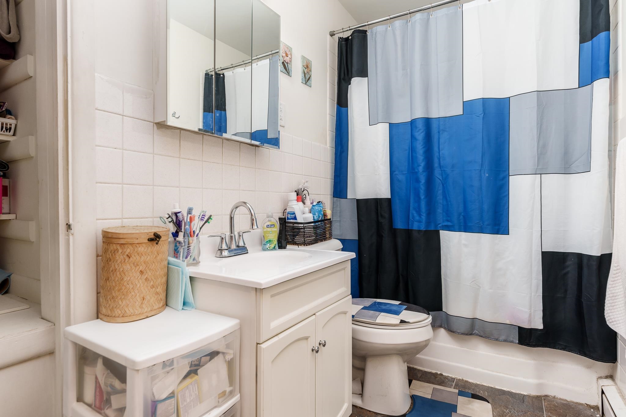 Rockford, Illinois 61107, United States, 2 Bedrooms Bedrooms, ,1 BathroomBathrooms,Residential,Pending,51344