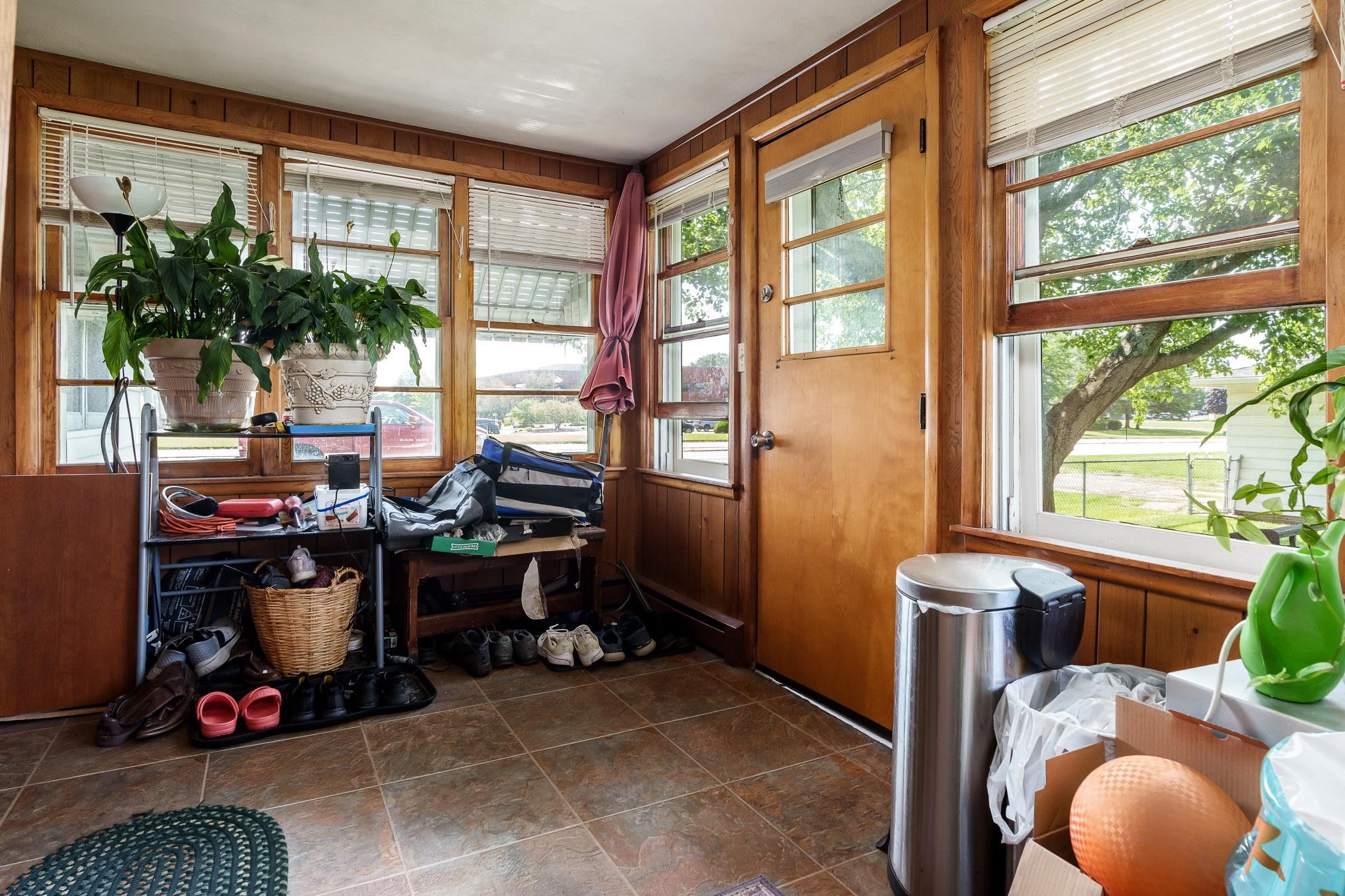 Rockford, Illinois 61107, United States, 2 Bedrooms Bedrooms, ,1 BathroomBathrooms,Residential,Pending,51344