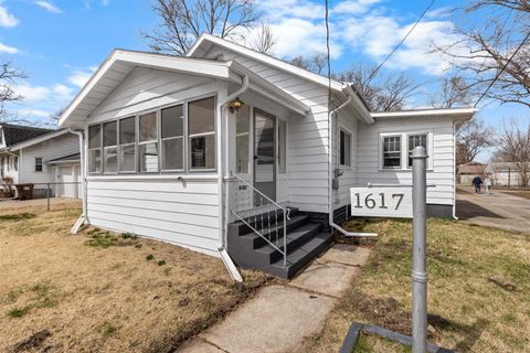 Homes For Sale - 1617 Custer Avenue<br/> ROCKFORD, IL 61103