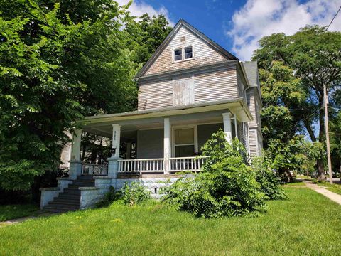 Homes For Sale - 946 North Avenue<br/> ROCKFORD, IL 61103