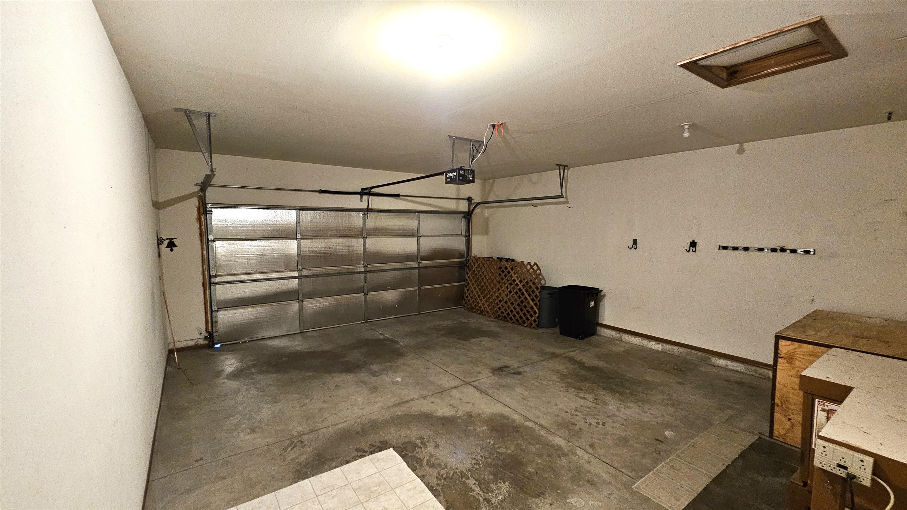 Rockford, Illinois 61107, United States, 2 Bedrooms Bedrooms, ,2 BathroomsBathrooms,Residential,Pending,76758