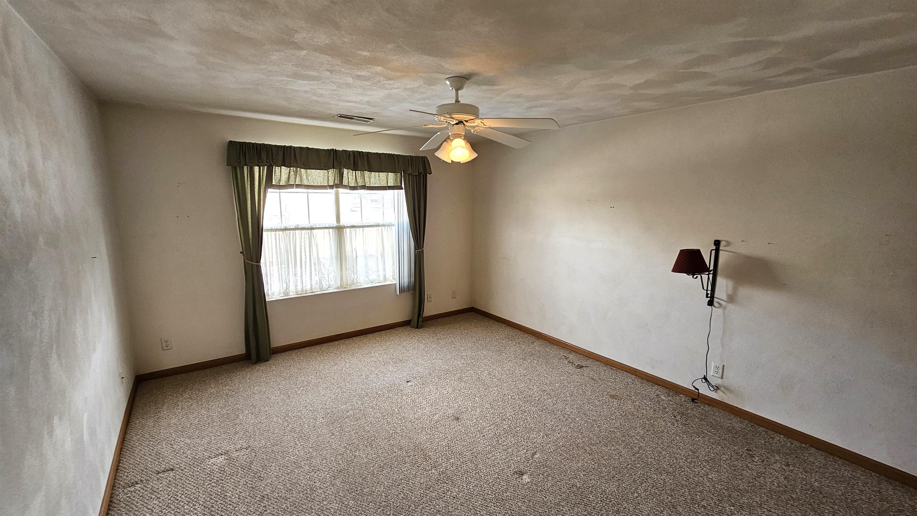 Rockford, Illinois 61107, United States, 2 Bedrooms Bedrooms, ,2 BathroomsBathrooms,Residential,Pending,76758