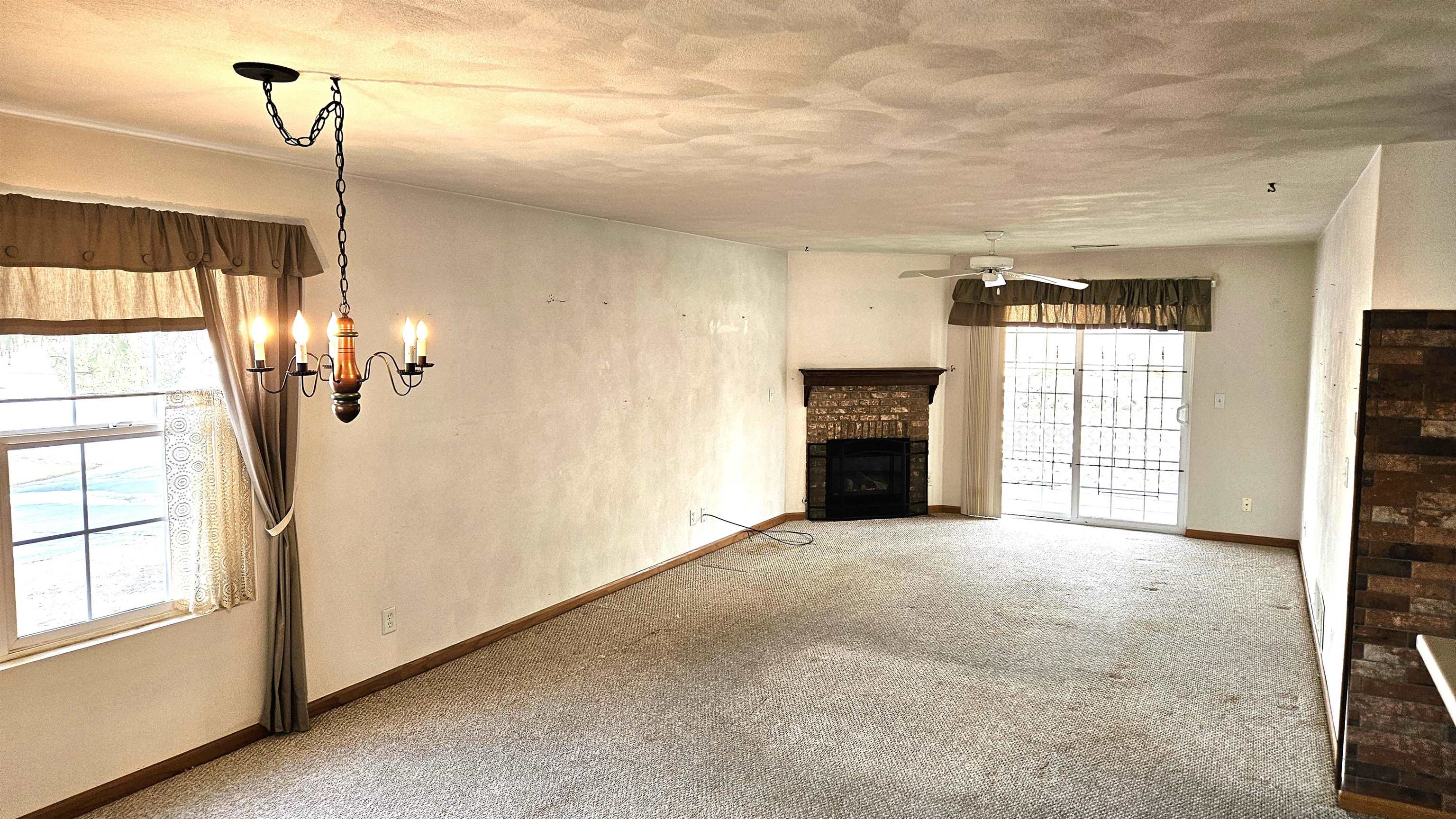 Rockford, Illinois 61107, United States, 2 Bedrooms Bedrooms, ,2 BathroomsBathrooms,Residential,Pending,76758