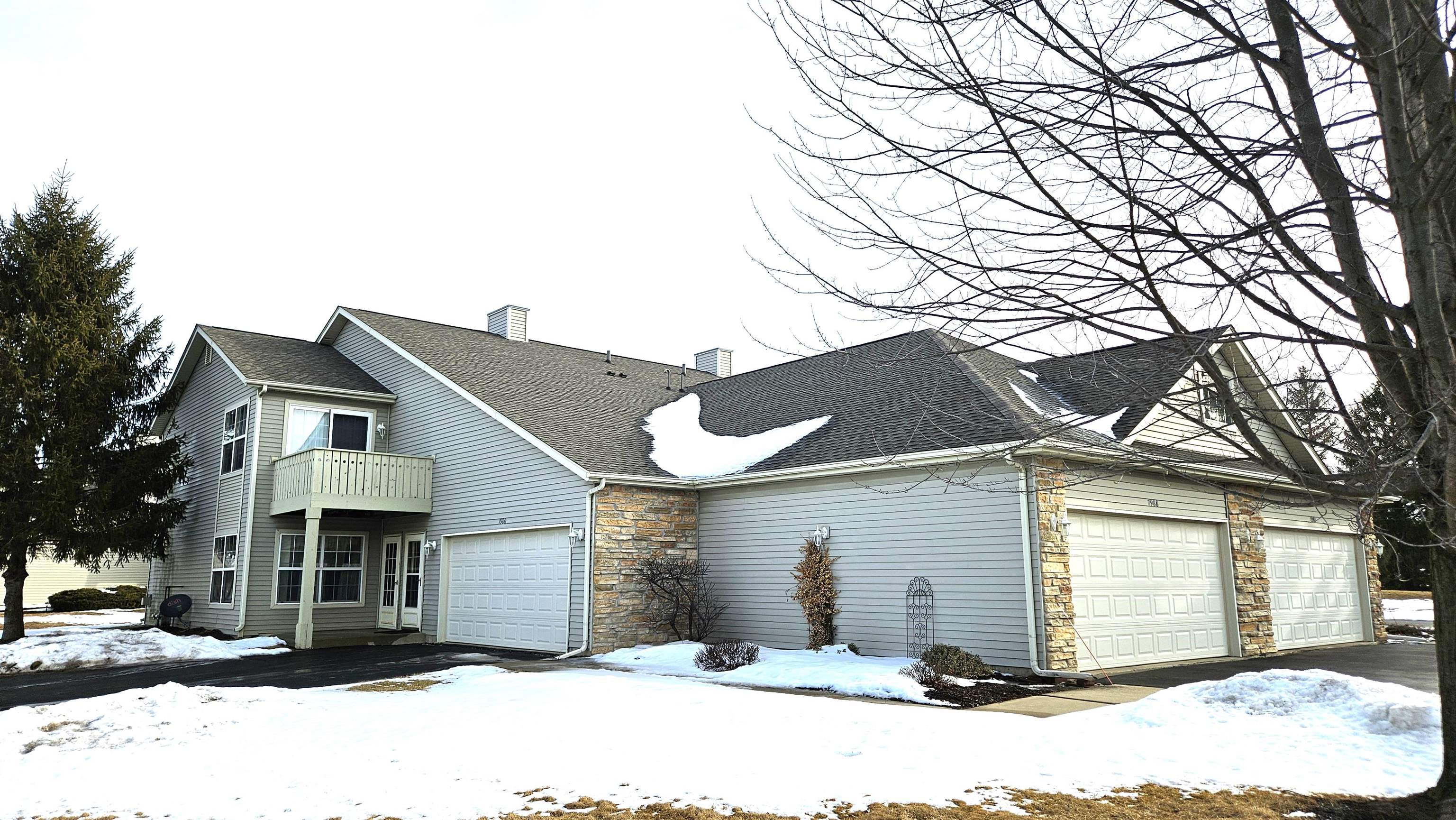 Rockford, Illinois 61107, United States, 2 Bedrooms Bedrooms, ,2 BathroomsBathrooms,Residential,Pending,76758