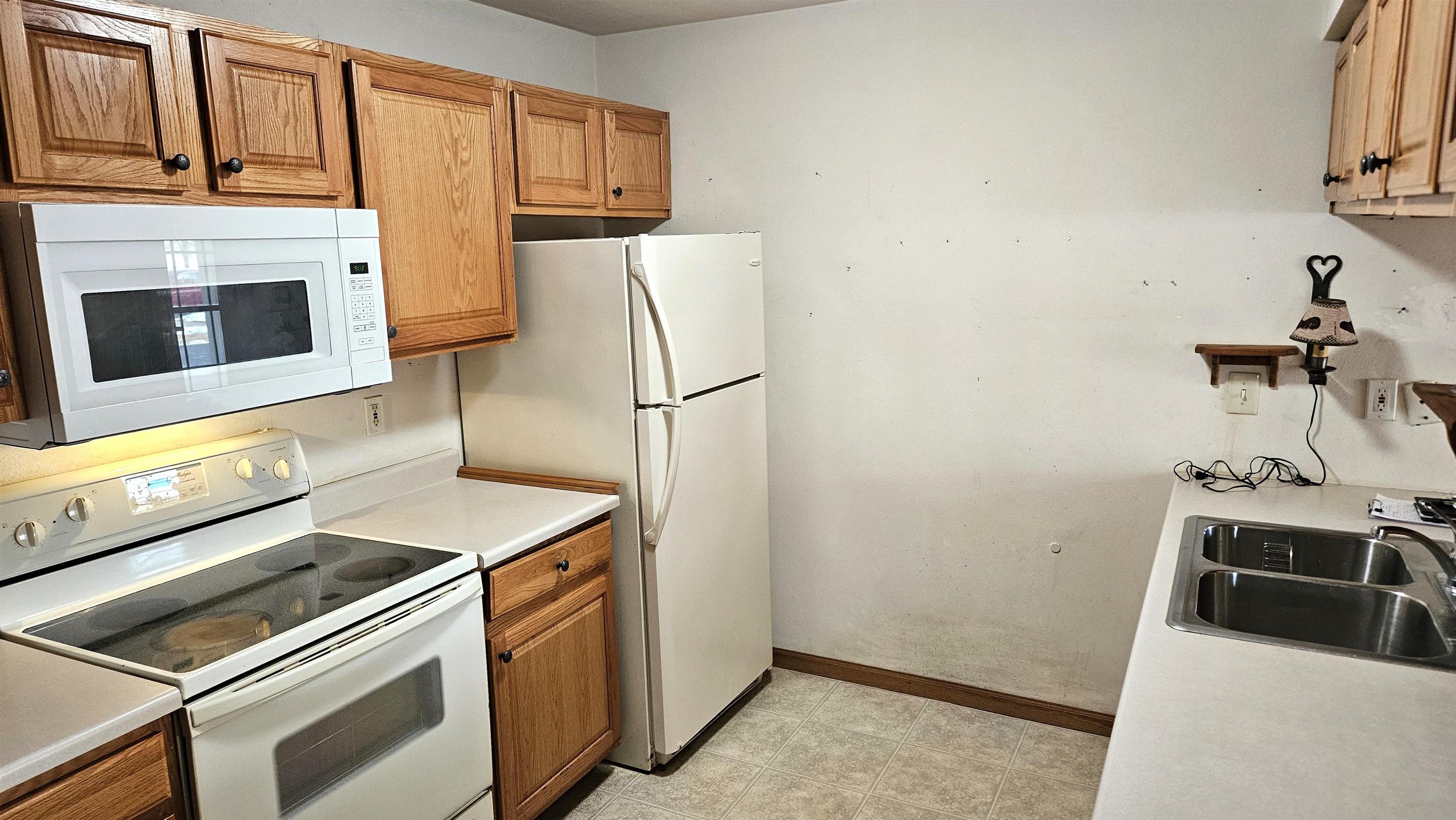 Rockford, Illinois 61107, United States, 2 Bedrooms Bedrooms, ,2 BathroomsBathrooms,Residential,Pending,76758