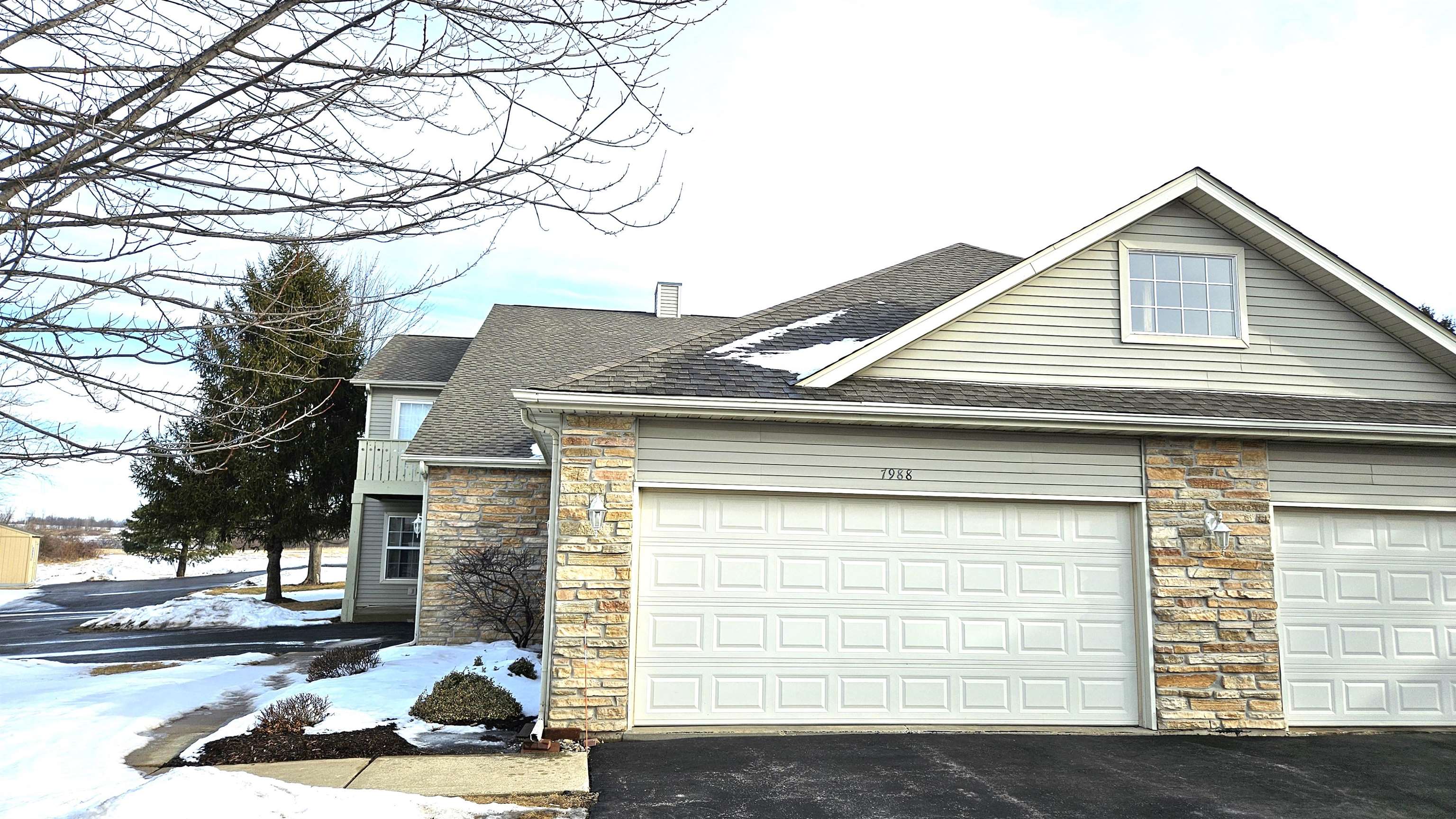 Rockford, Illinois 61107, United States, 2 Bedrooms Bedrooms, ,2 BathroomsBathrooms,Residential,Pending,76758