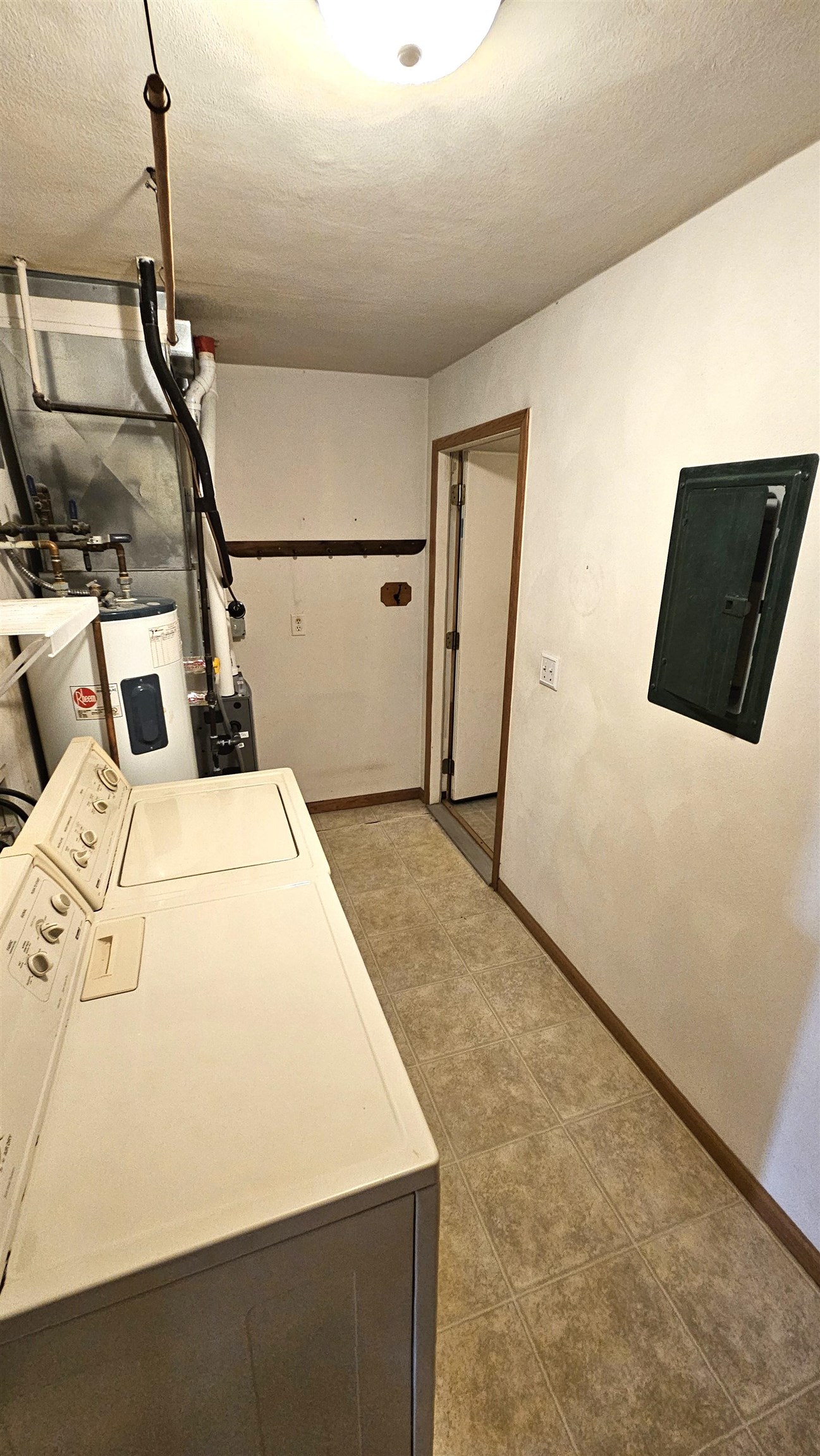 Rockford, Illinois 61107, United States, 2 Bedrooms Bedrooms, ,2 BathroomsBathrooms,Residential,Pending,76758