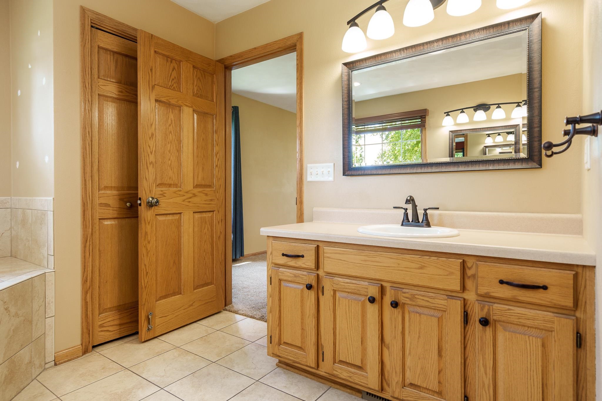 Loves Park, Illinois 61111, United States, 5 Bedrooms Bedrooms, ,4 BathroomsBathrooms,Residential,Active,194208