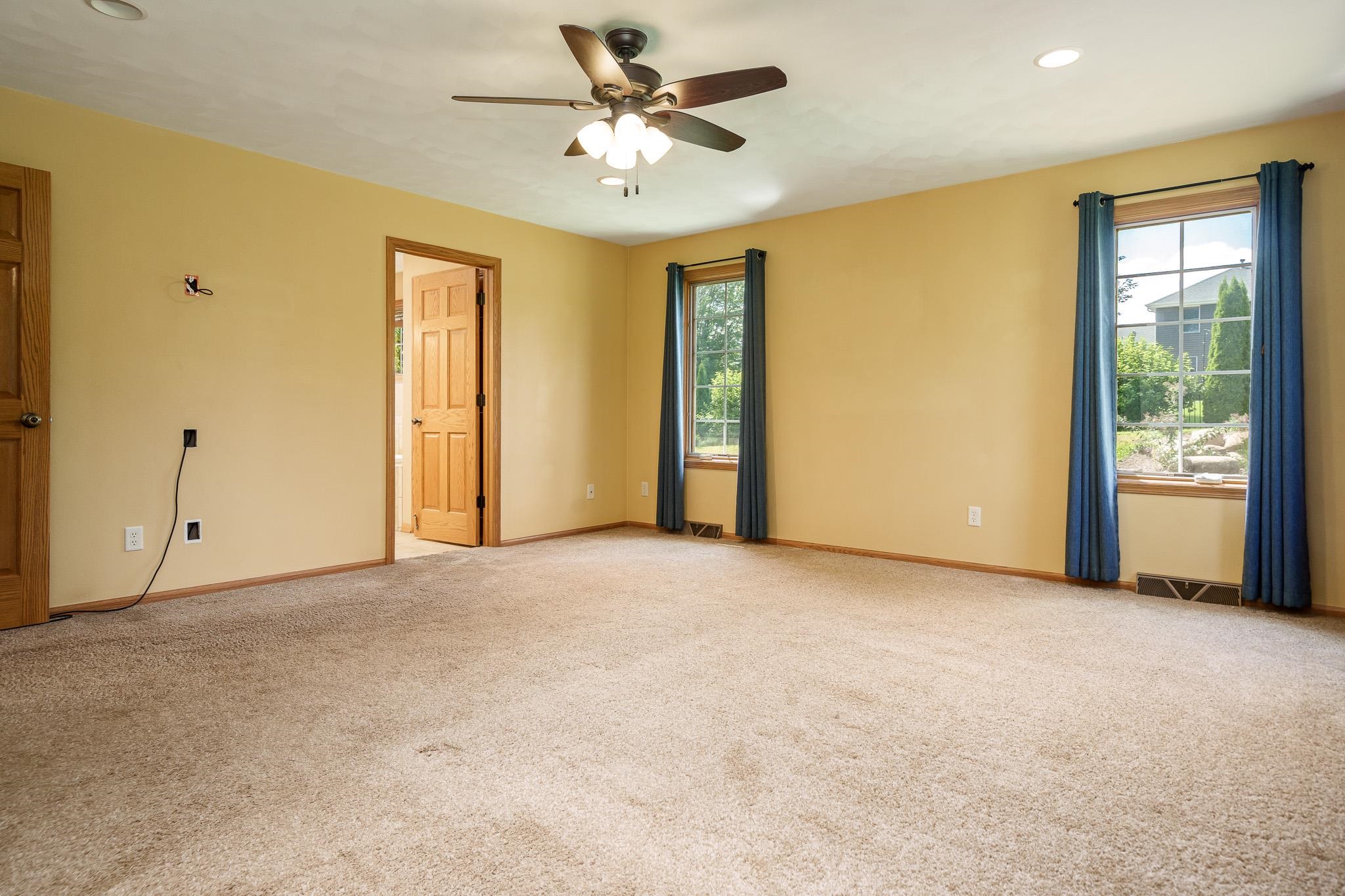 Loves Park, Illinois 61111, United States, 5 Bedrooms Bedrooms, ,4 BathroomsBathrooms,Residential,Active,194208