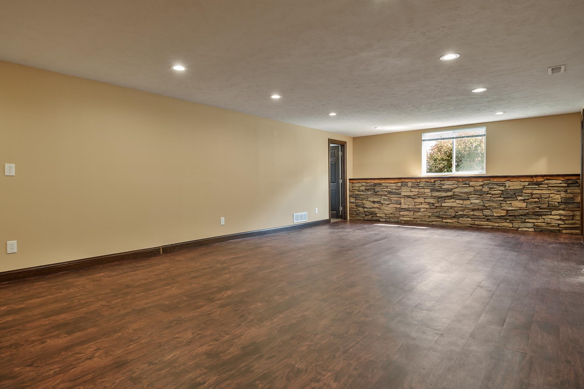 Loves Park, Illinois 61111, United States, 5 Bedrooms Bedrooms, ,4 BathroomsBathrooms,Residential,Active,194208