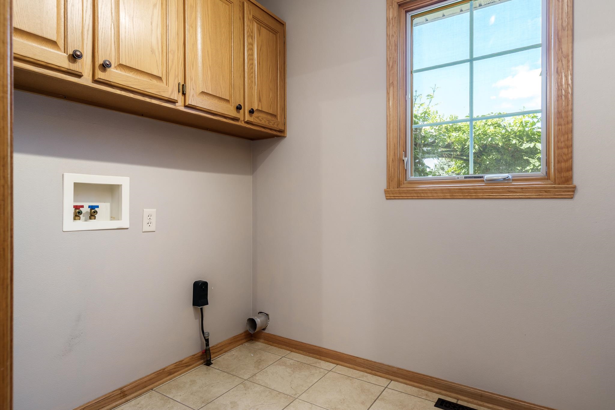 Loves Park, Illinois 61111, United States, 5 Bedrooms Bedrooms, ,4 BathroomsBathrooms,Residential,Active,194208