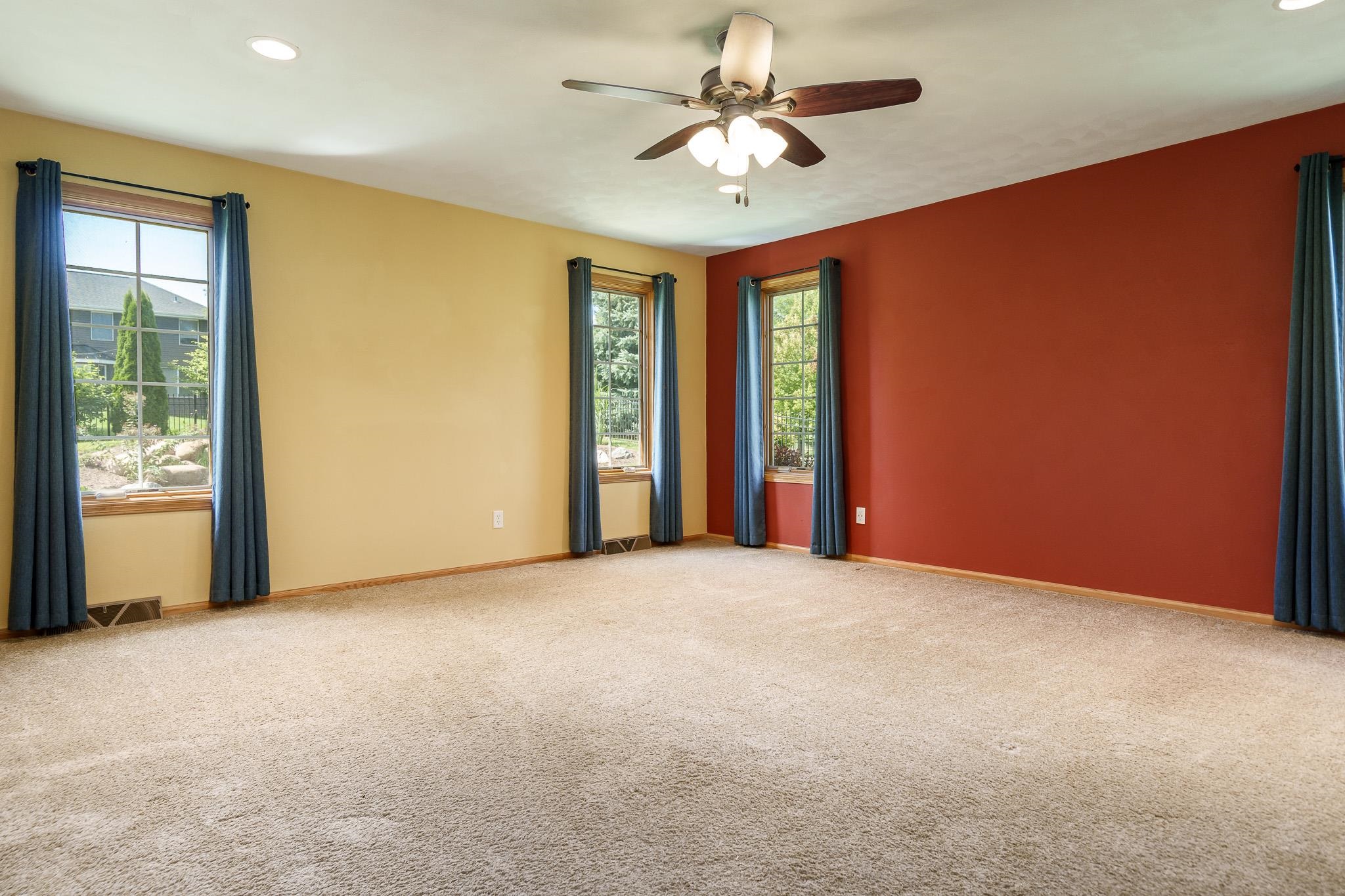 Loves Park, Illinois 61111, United States, 5 Bedrooms Bedrooms, ,4 BathroomsBathrooms,Residential,Active,194208