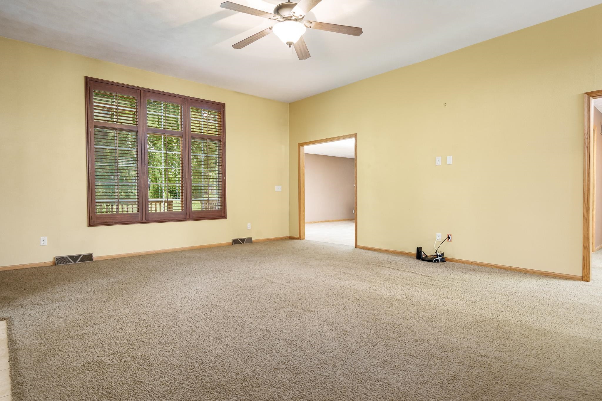 Loves Park, Illinois 61111, United States, 5 Bedrooms Bedrooms, ,4 BathroomsBathrooms,Residential,Active,194208