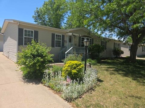 Mobile Home For Sale - 5383 Heartwood Lane<br/> ROSCOE, IL 61073