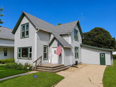 Homes For Sale - 507 N Broad Street<br/> Carroll County, LANARK, IL 61046